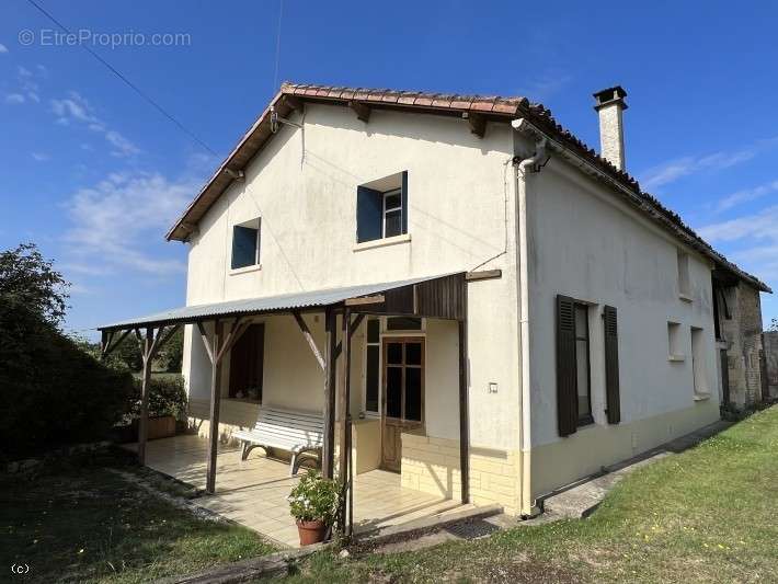 Maison à CHEF-BOUTONNE