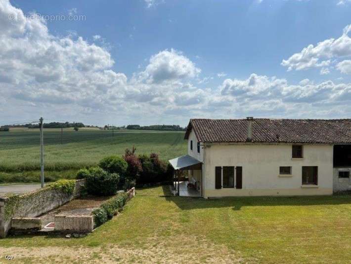 Maison à CHEF-BOUTONNE