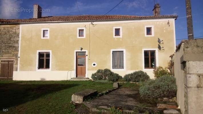 Maison à CHEF-BOUTONNE