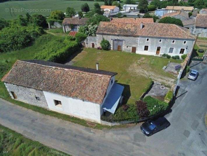 Maison à CHEF-BOUTONNE