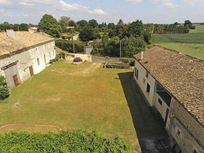 Maison à CHEF-BOUTONNE