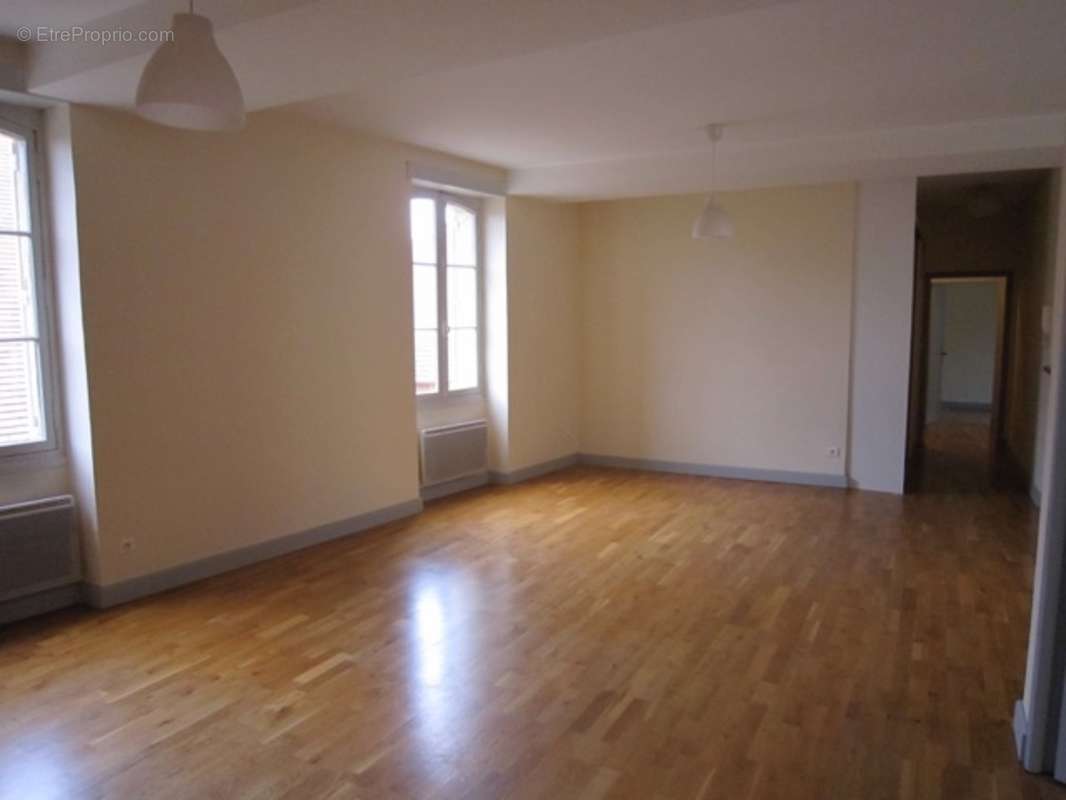 App 2 premier étage 90 m2 - Maison à SAINT-CYPRIEN