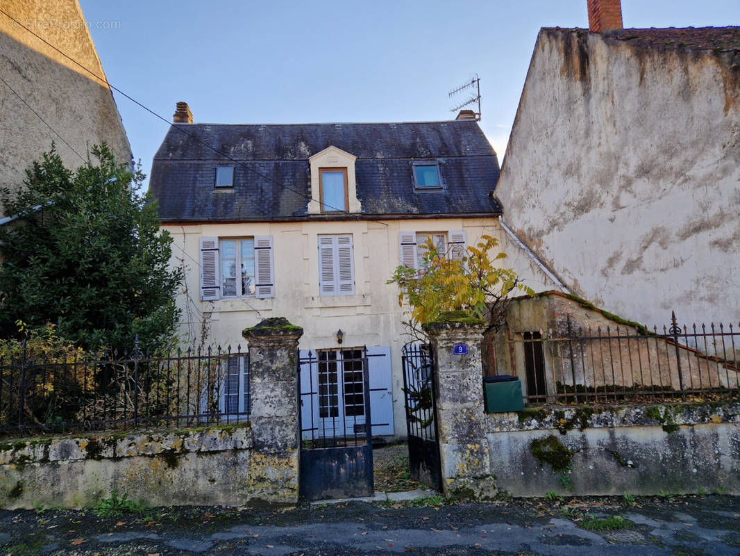 Façade - Maison à LE BUGUE