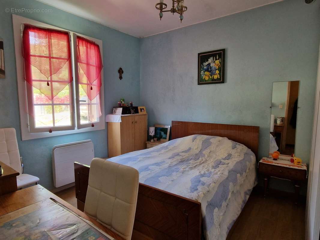 M1 Chambre 3 - Maison à SAINT-CYPRIEN