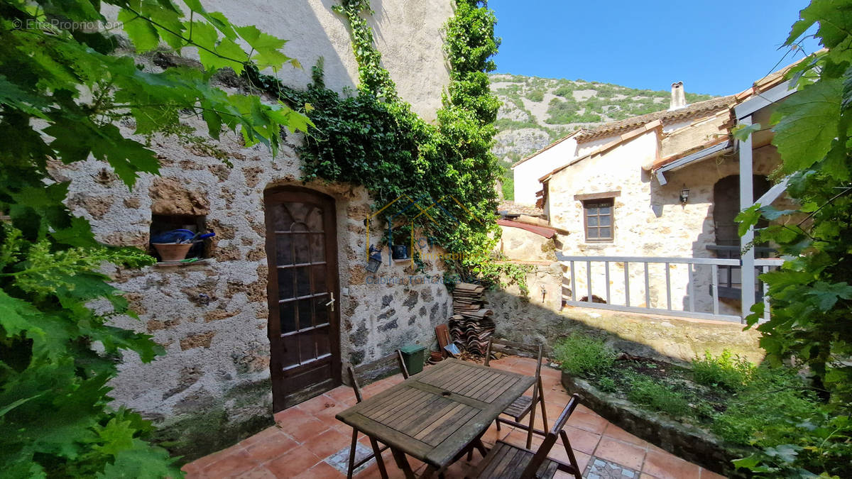 Maison à SAINT-GUILHEM-LE-DESERT