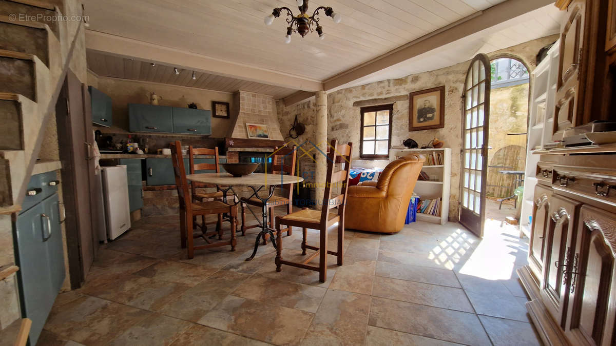 Maison à SAINT-GUILHEM-LE-DESERT