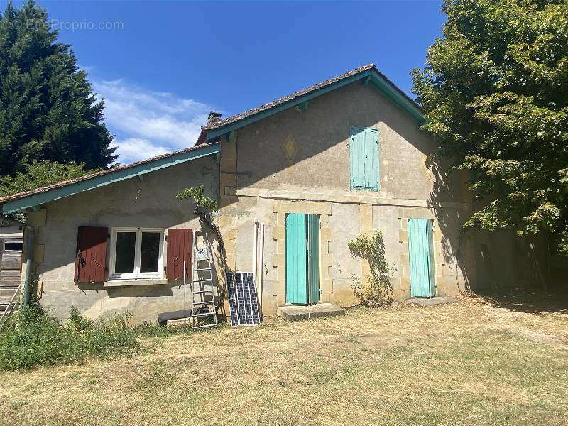 Maison à COUZE-ET-SAINT-FRONT