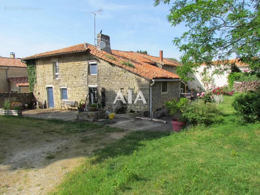 Maison à NANTEUIL-EN-VALLEE