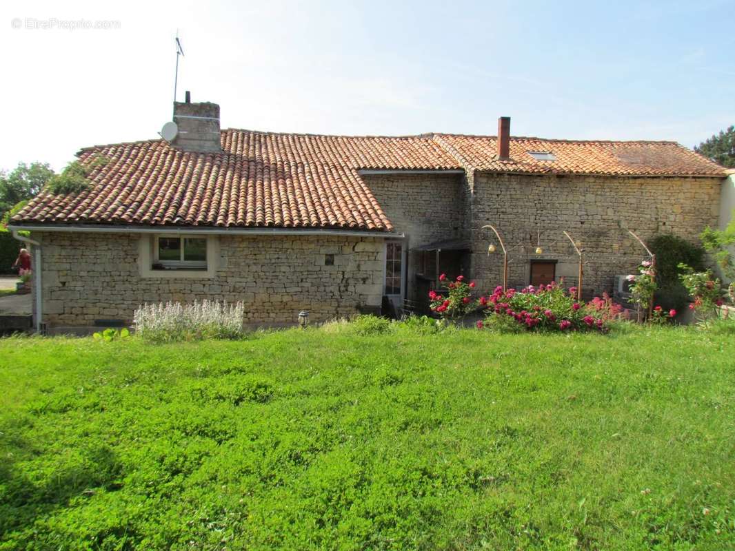 Maison à NANTEUIL-EN-VALLEE