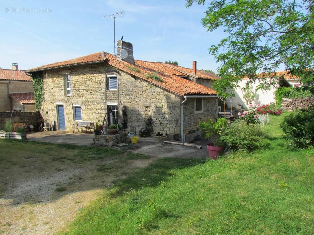 Maison à NANTEUIL-EN-VALLEE