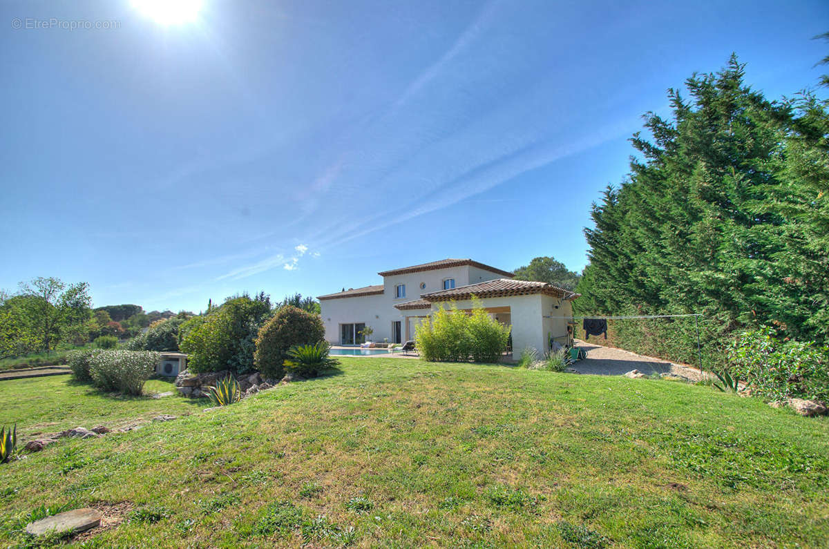 Maison à PUGET-SUR-ARGENS