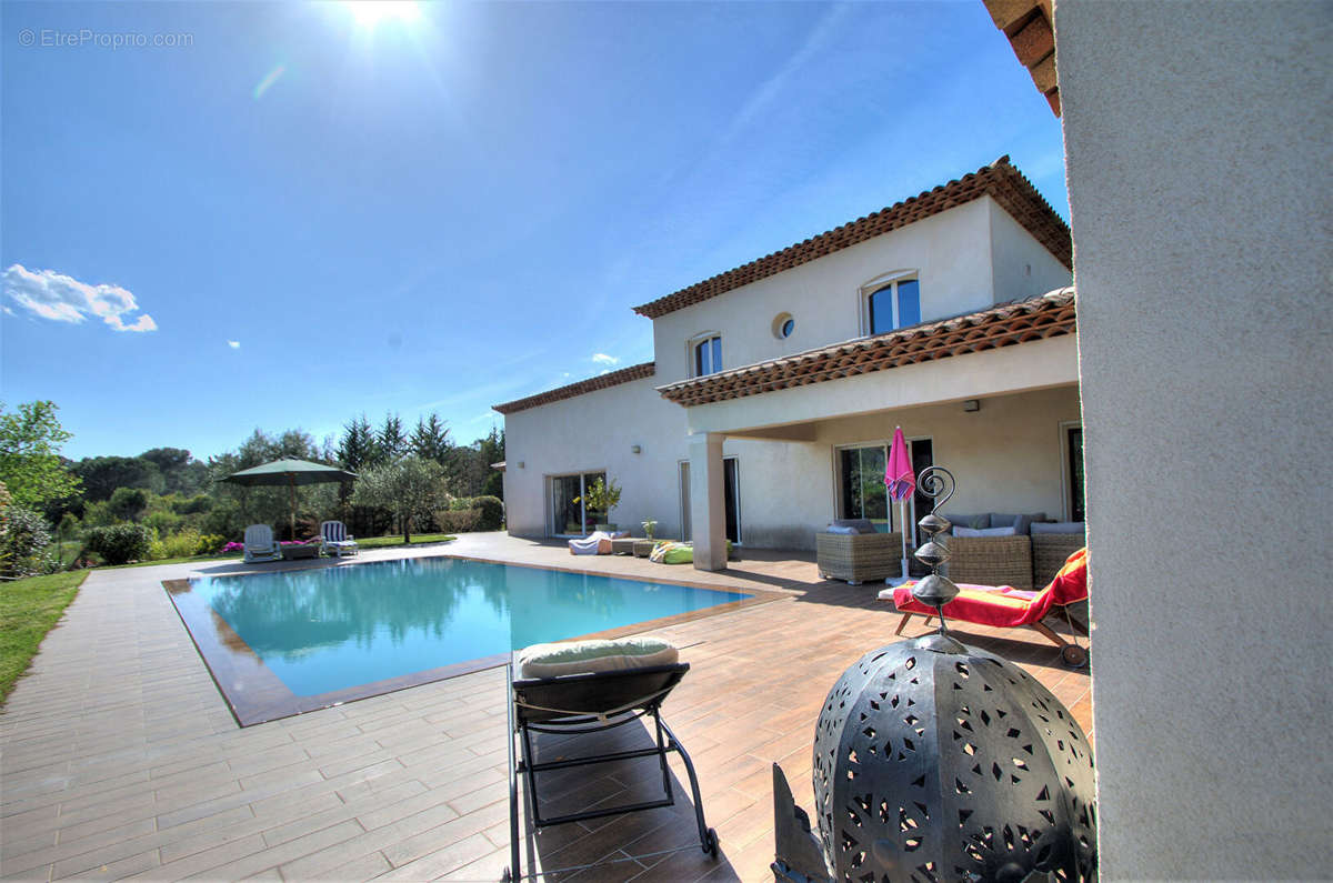 Maison à PUGET-SUR-ARGENS