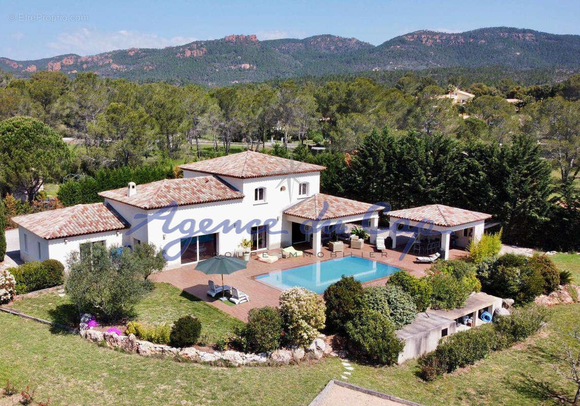 Maison à PUGET-SUR-ARGENS