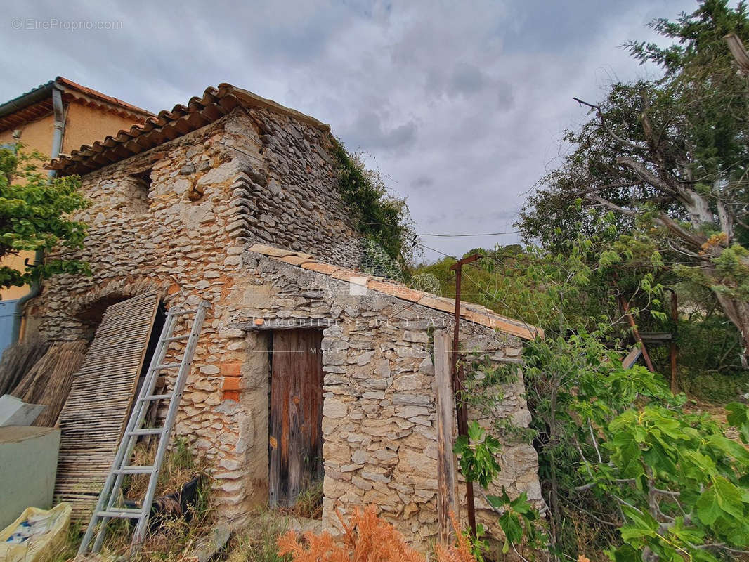 Maison à SAINT-SATURNIN-LES-APT