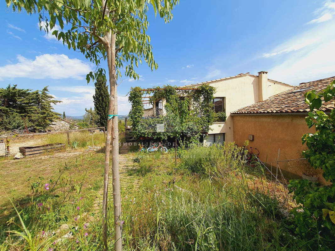 Maison à SAINT-SATURNIN-LES-APT