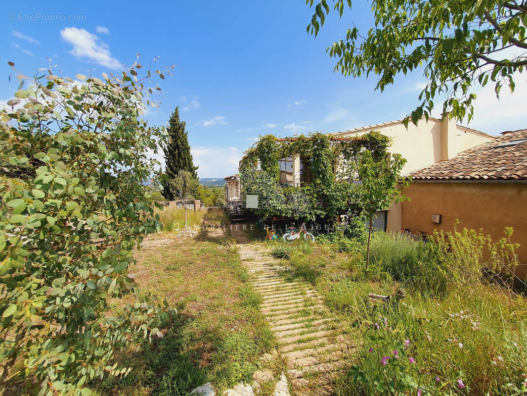 Maison à SAINT-SATURNIN-LES-APT