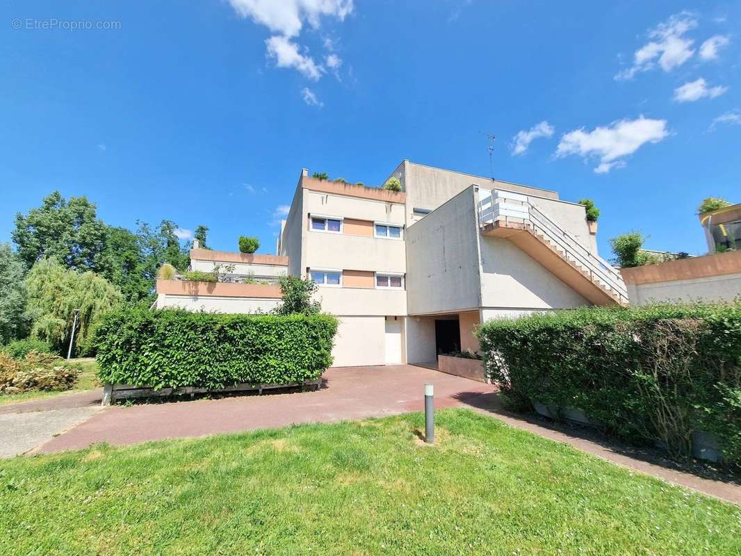 Appartement à SAVIGNY-LE-TEMPLE