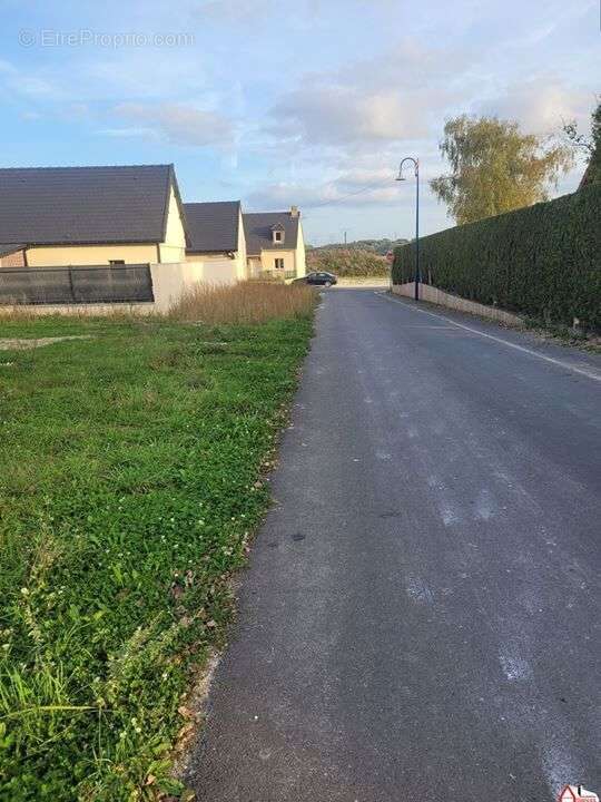 Terrain à SAINT-VAAST-EN-CHAUSSEE