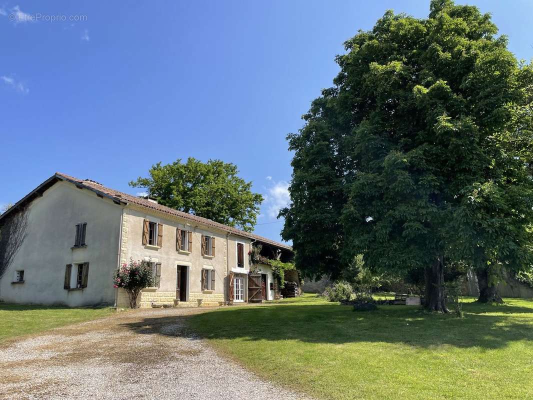 Maison à GENSAC-DE-BOULOGNE