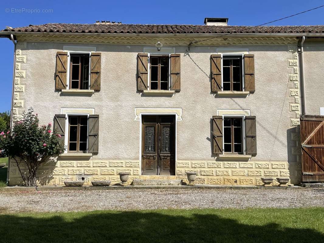 Maison à GENSAC-DE-BOULOGNE