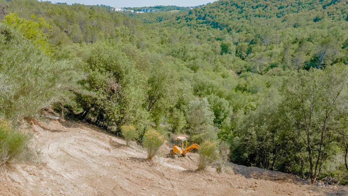 Terrain à BIOT