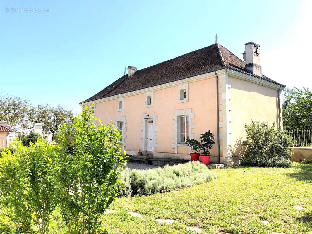 Maison à DOUSSAY