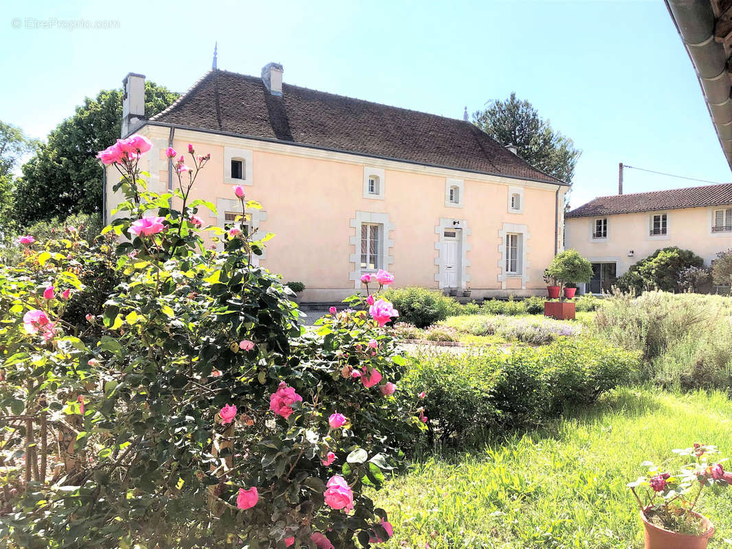 Maison à DOUSSAY