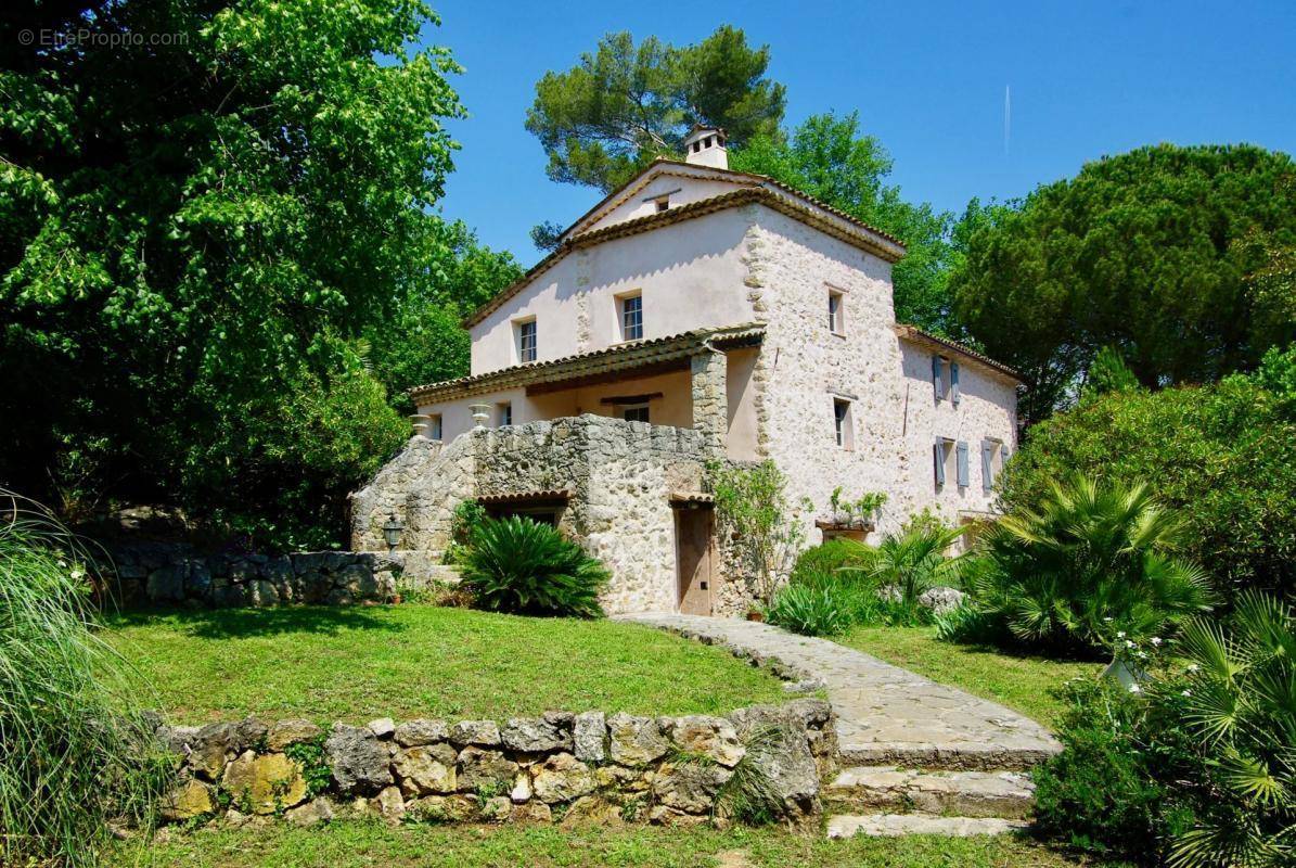 Maison à ROQUEFORT-LES-PINS