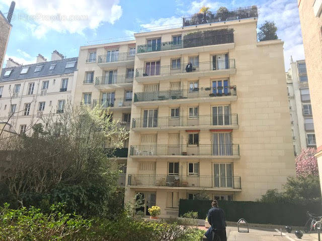 Appartement à NEUILLY-SUR-SEINE