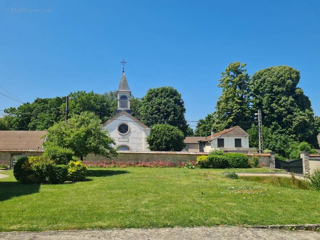 Terrain à SAINT-FARGEAU-PONTHIERRY