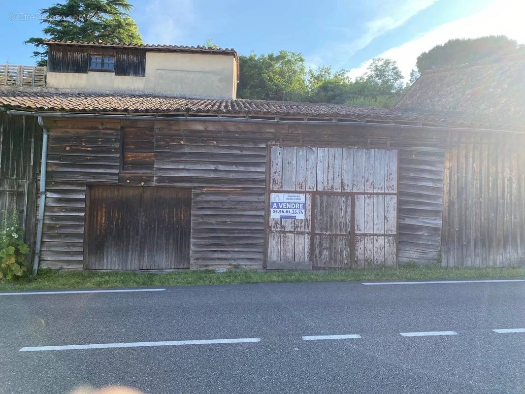 Parking à MONSEGUR