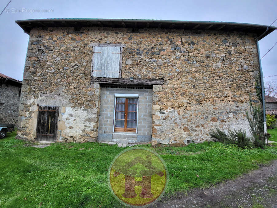 Maison à SAINT-LAURENT-SUR-GORRE