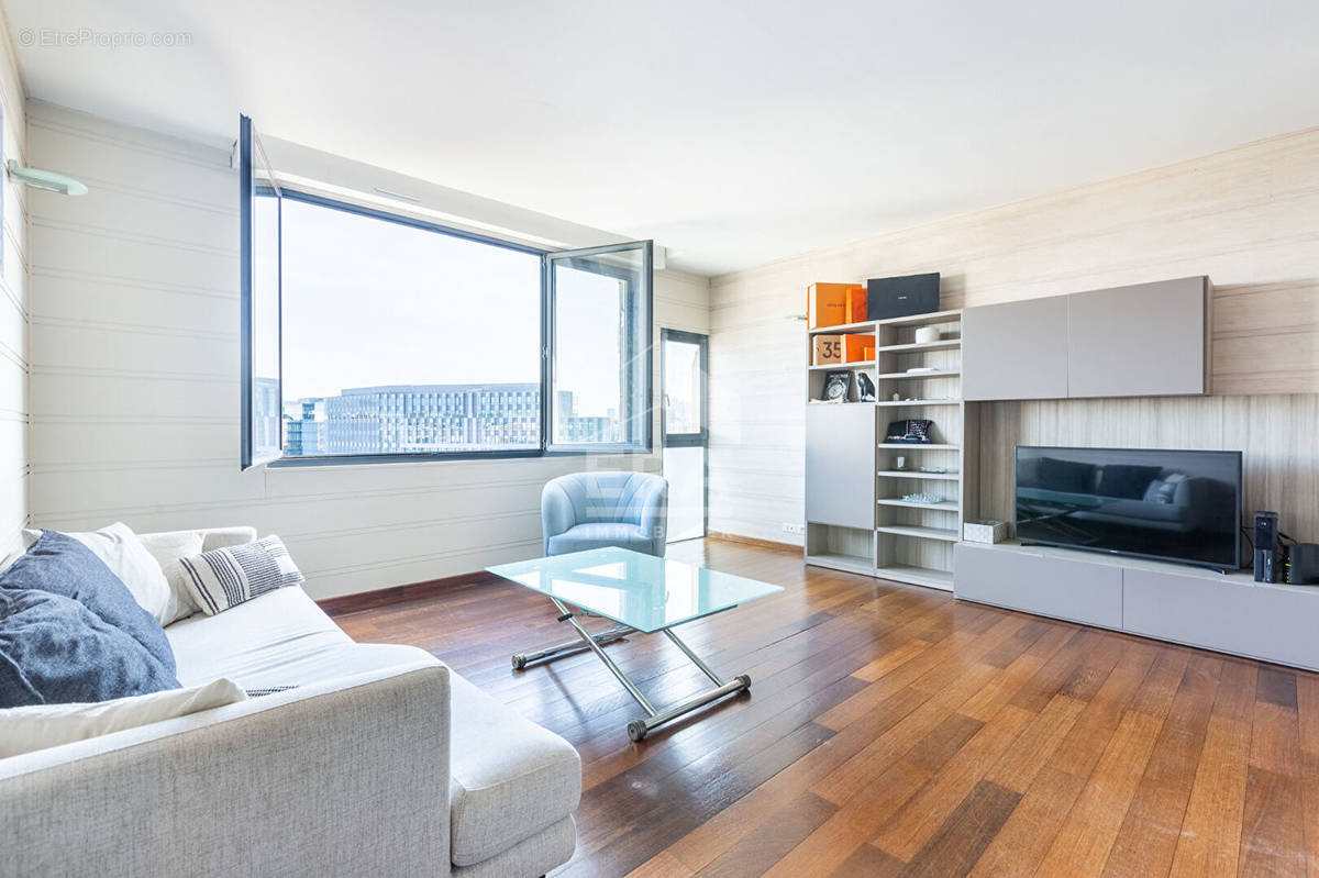 Appartement à COURBEVOIE