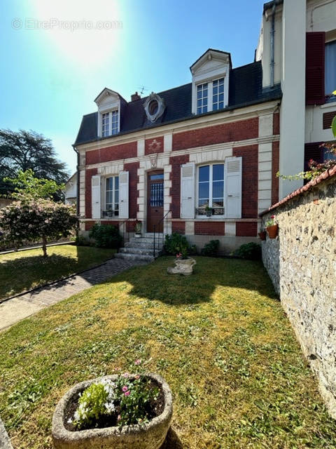 Maison à BONNIERES-SUR-SEINE