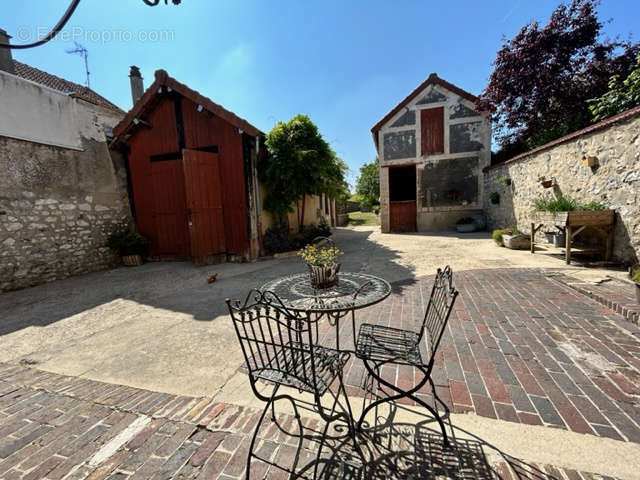 Maison à BONNIERES-SUR-SEINE