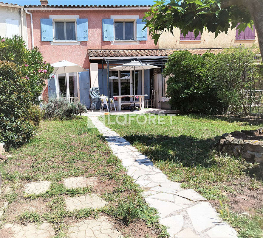 Maison à ROQUEBRUNE-SUR-ARGENS