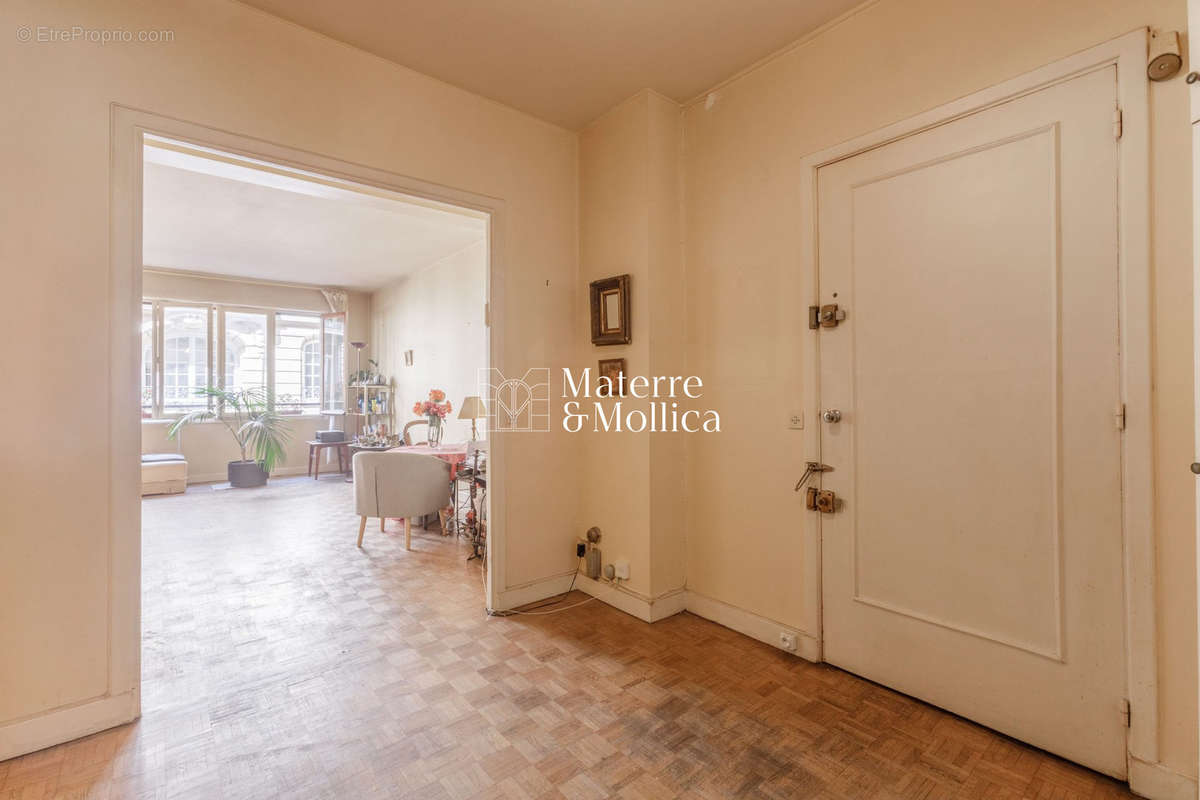 Appartement à PARIS-16E