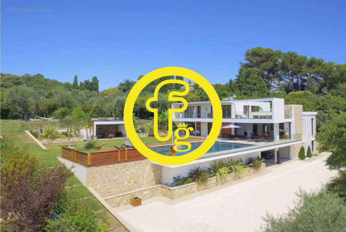 Villa trois niveaux - Maison à MOUGINS