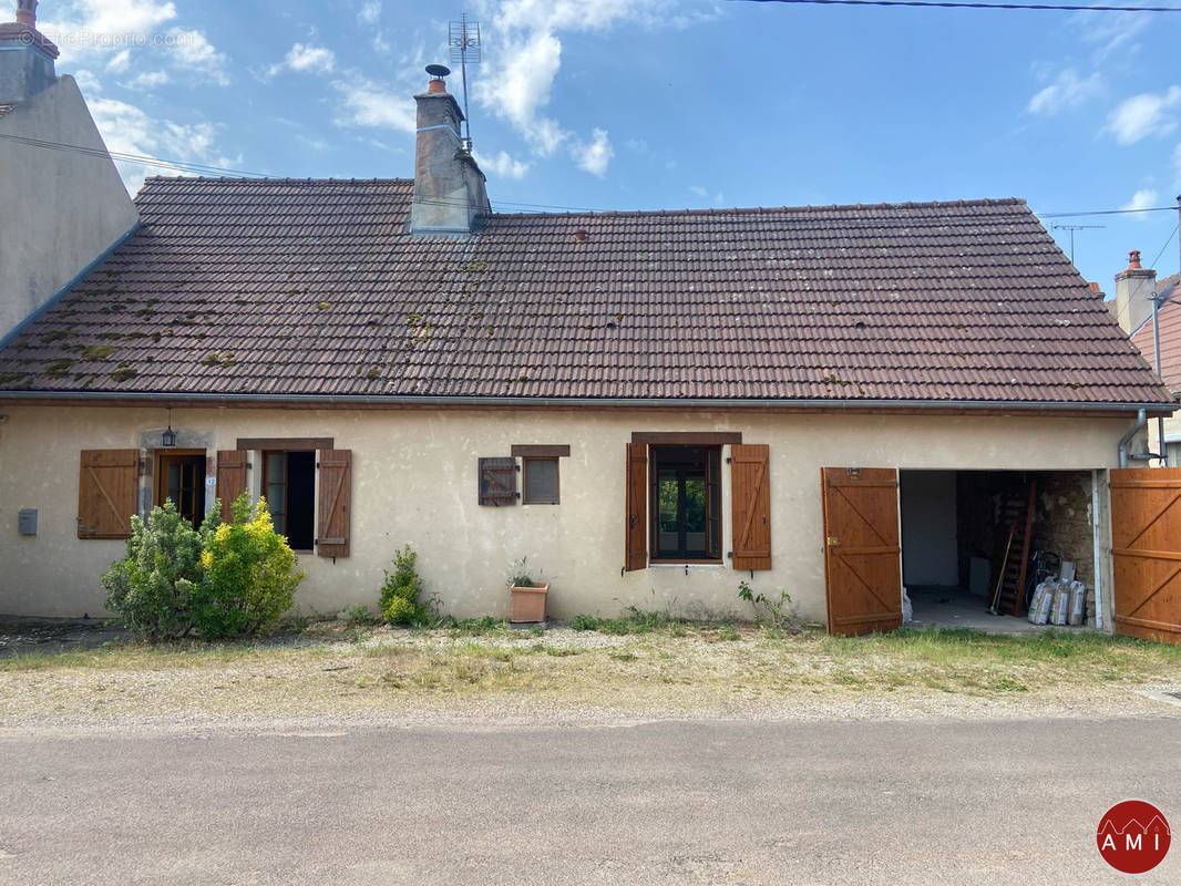 Maison à COURCELLES-FREMOY