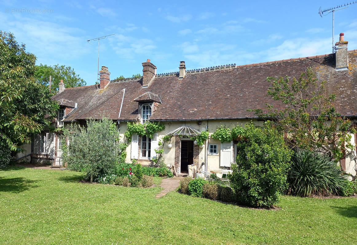 Maison à HOUDAN