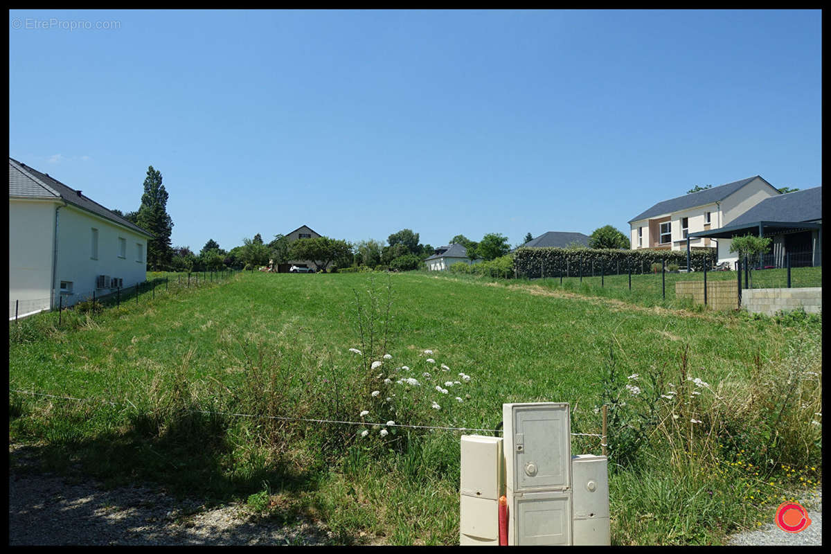 Terrain à CALMONT