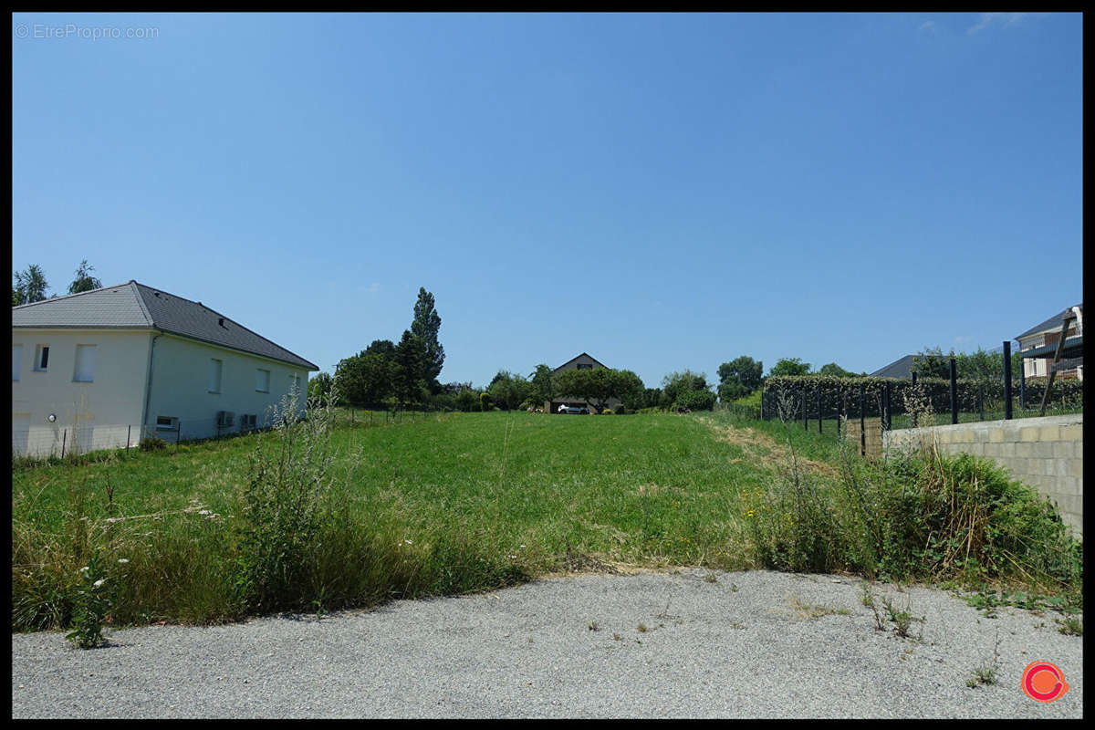 Terrain à CALMONT