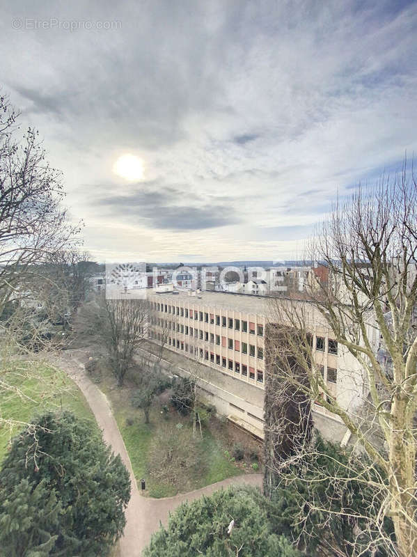 Appartement à L&#039;HAY-LES-ROSES