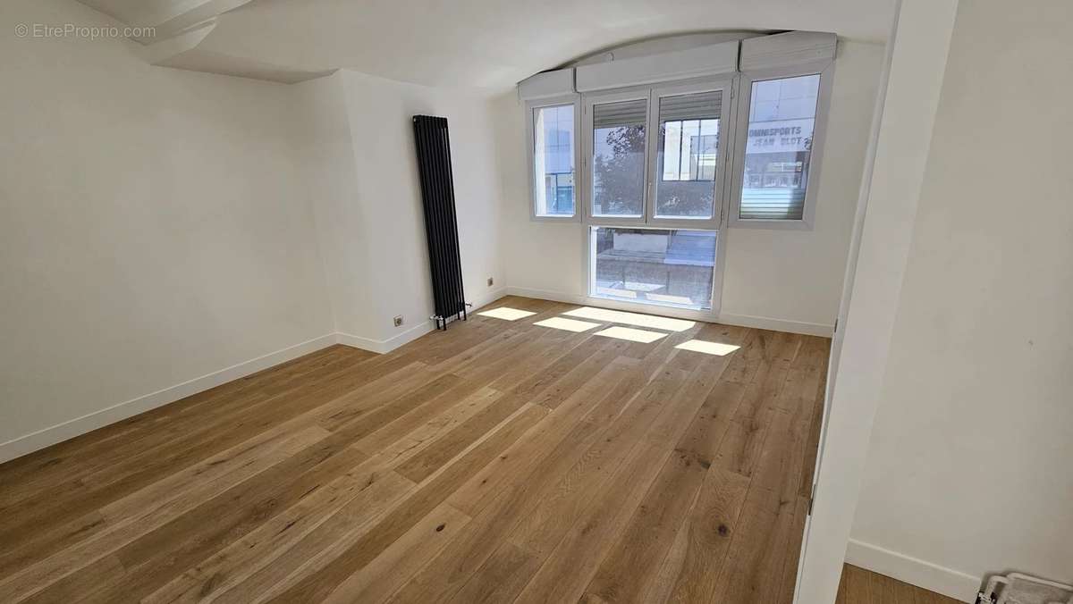 Appartement à LA GARENNE-COLOMBES