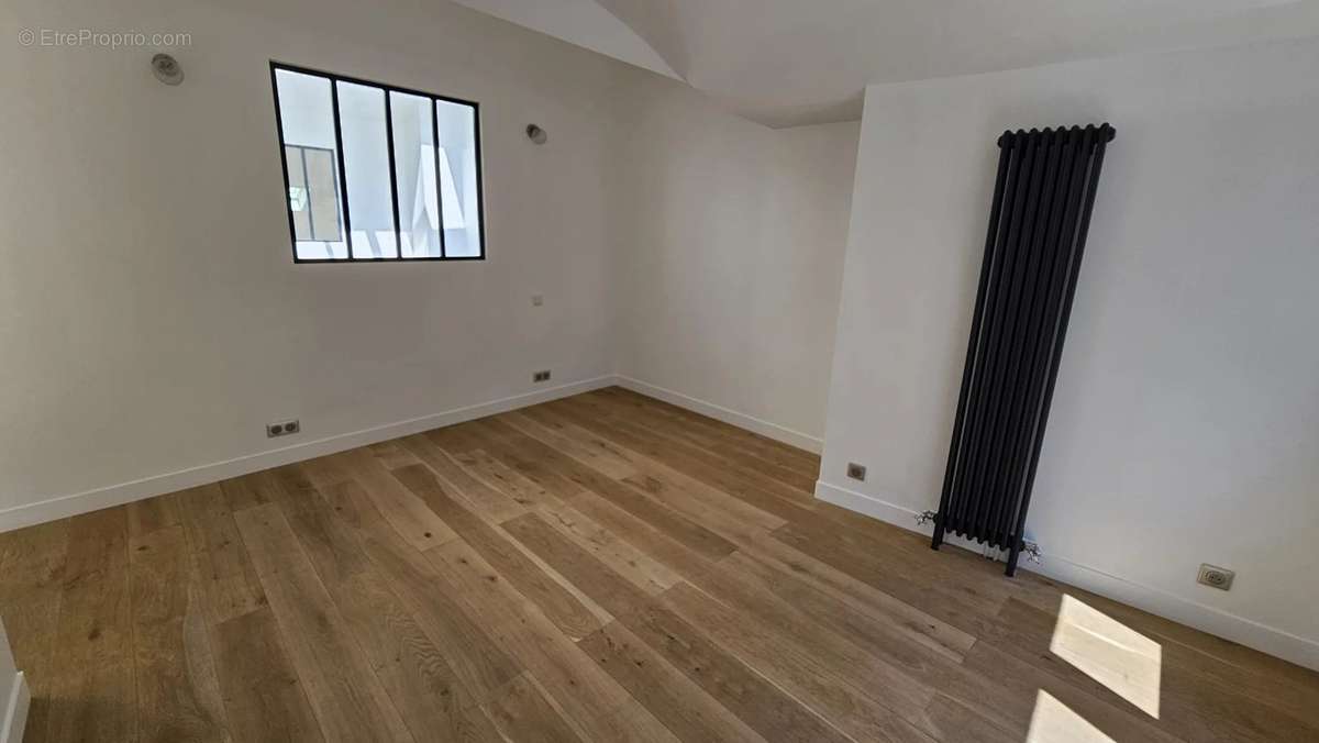 Appartement à LA GARENNE-COLOMBES