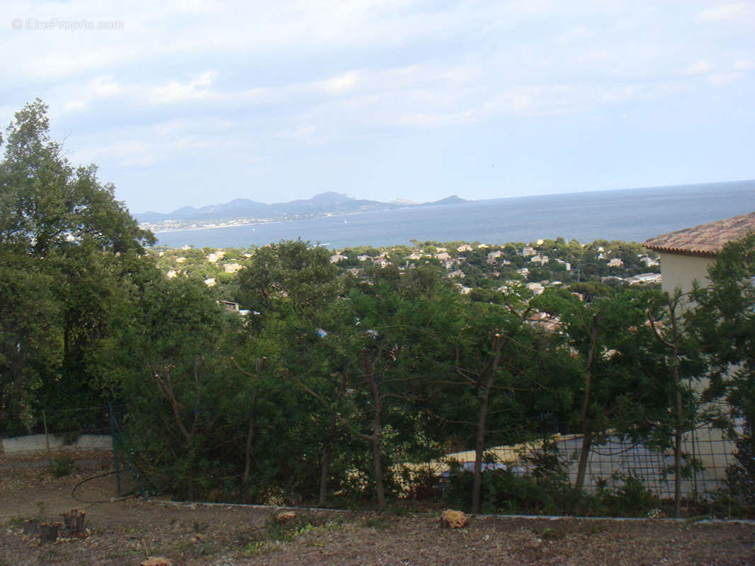 Terrain à LES ISSAMBRES