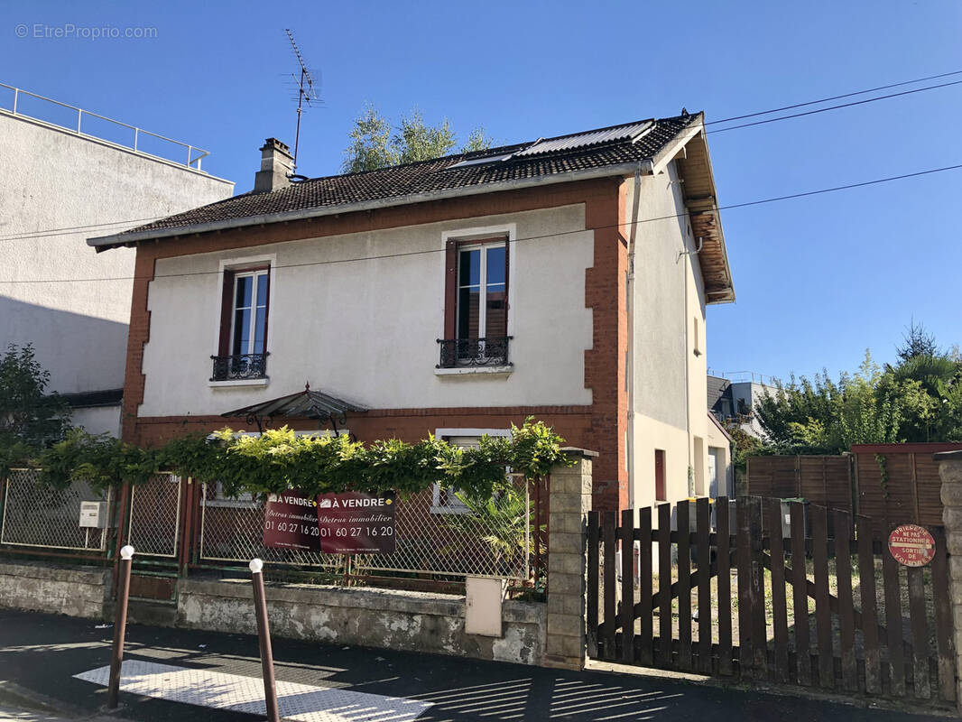 Maison à CLAYE-SOUILLY