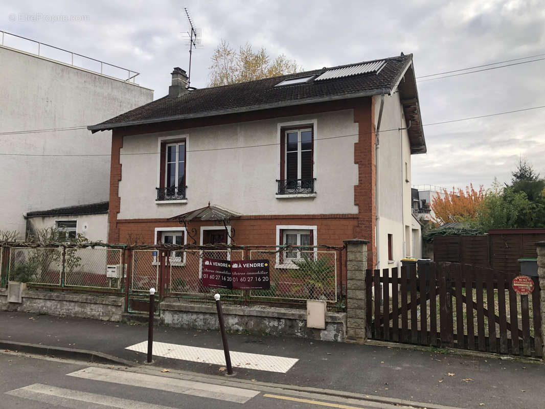 Maison à CLAYE-SOUILLY