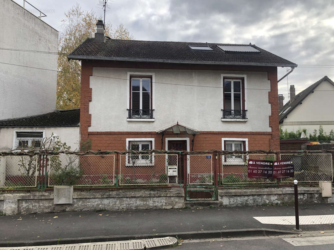 Maison à CLAYE-SOUILLY