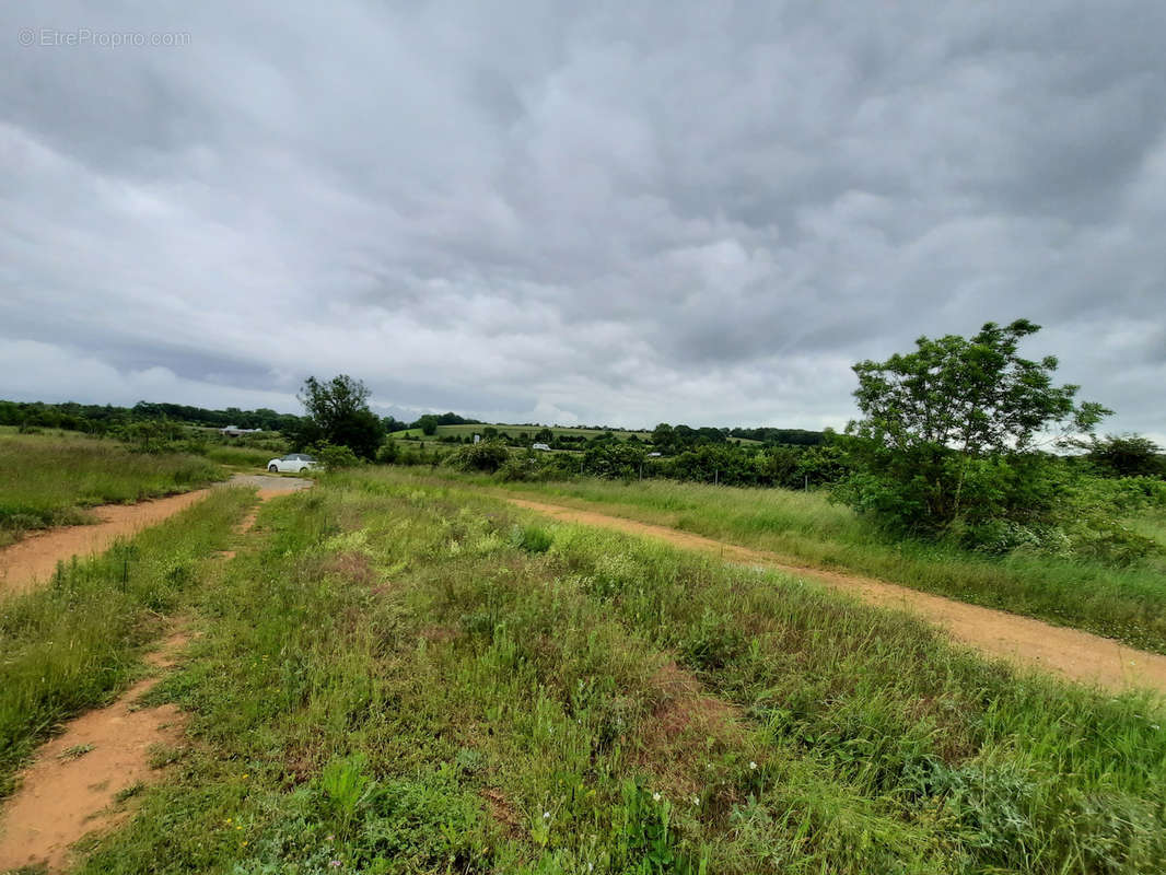 Terrain à LA CAVALERIE